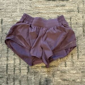 Lululemon women’s lined running shorts low rise - size 4 - non smoking household